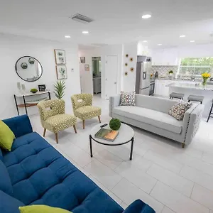  Holiday home Beautiful House, Walking Distance To Stadium United States